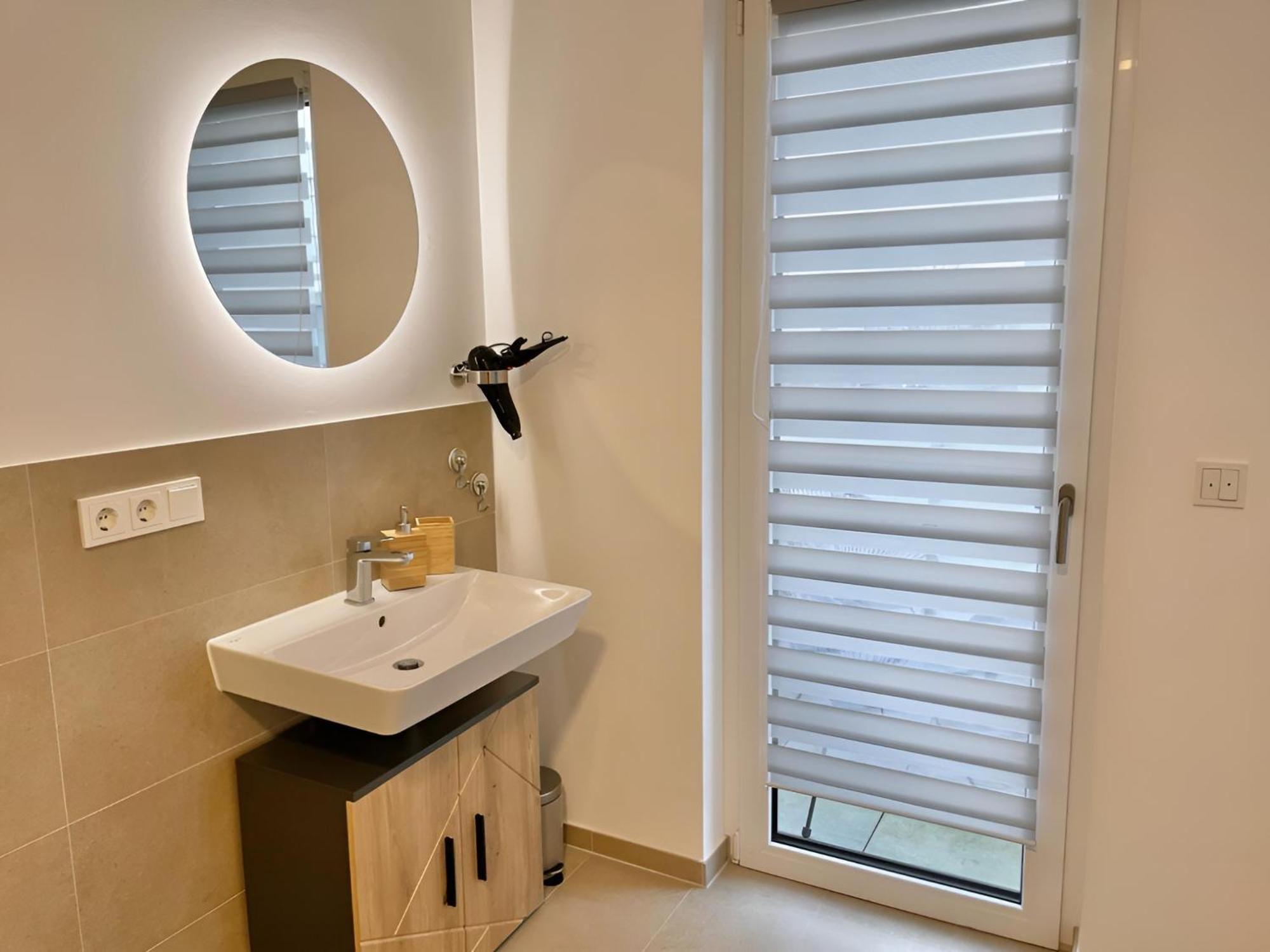 Exklusive 3-Zimmer Luxus-Maisonette In Hochheim - Naehe Frankfurt Flughafen, Wiesbaden Und Mainz Hochheim am Main Esterno foto